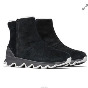 Sorel Women KINETIC SHORT BOOT Black, Sea Salt size 6.5